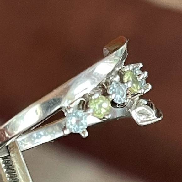 Prong Set Aquamarine and Peridot Signed 925 Bypass Ring - Picture 10 of 15